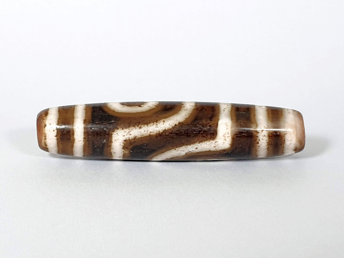 Qing Dynasty two eye dzi — fourth face, angular connector pattern, cream-dominant ground, agate banding visible, At-0426-2EQ