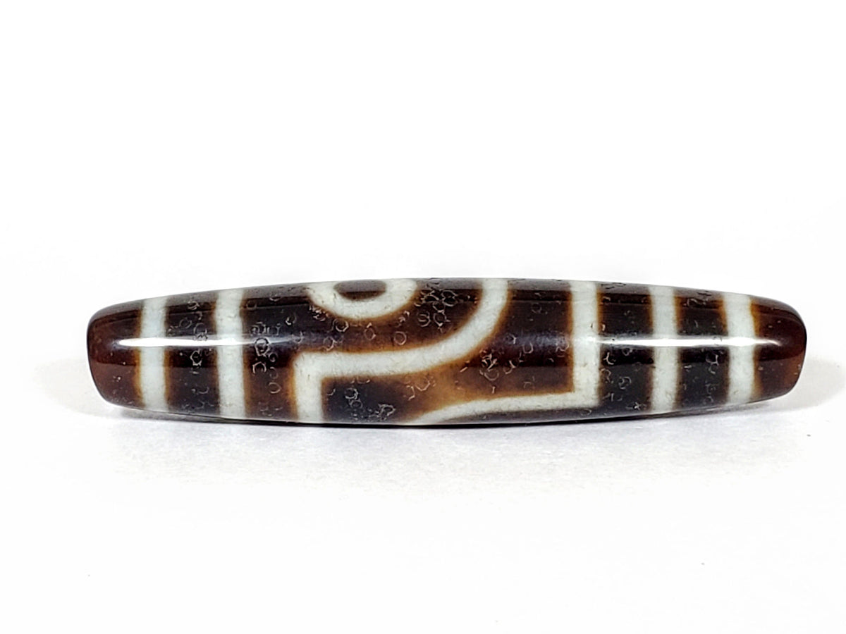 V-070226-2E dzi bead, rotation view showing stepped connecting line, dark brown, unretouched photo.