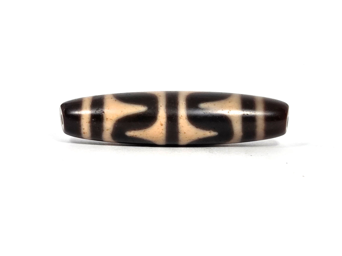 At-090626-DW10 antique double wave dzi 50.4×12.1mm very dark brown agate face A warm cream wave arcs, unretouched