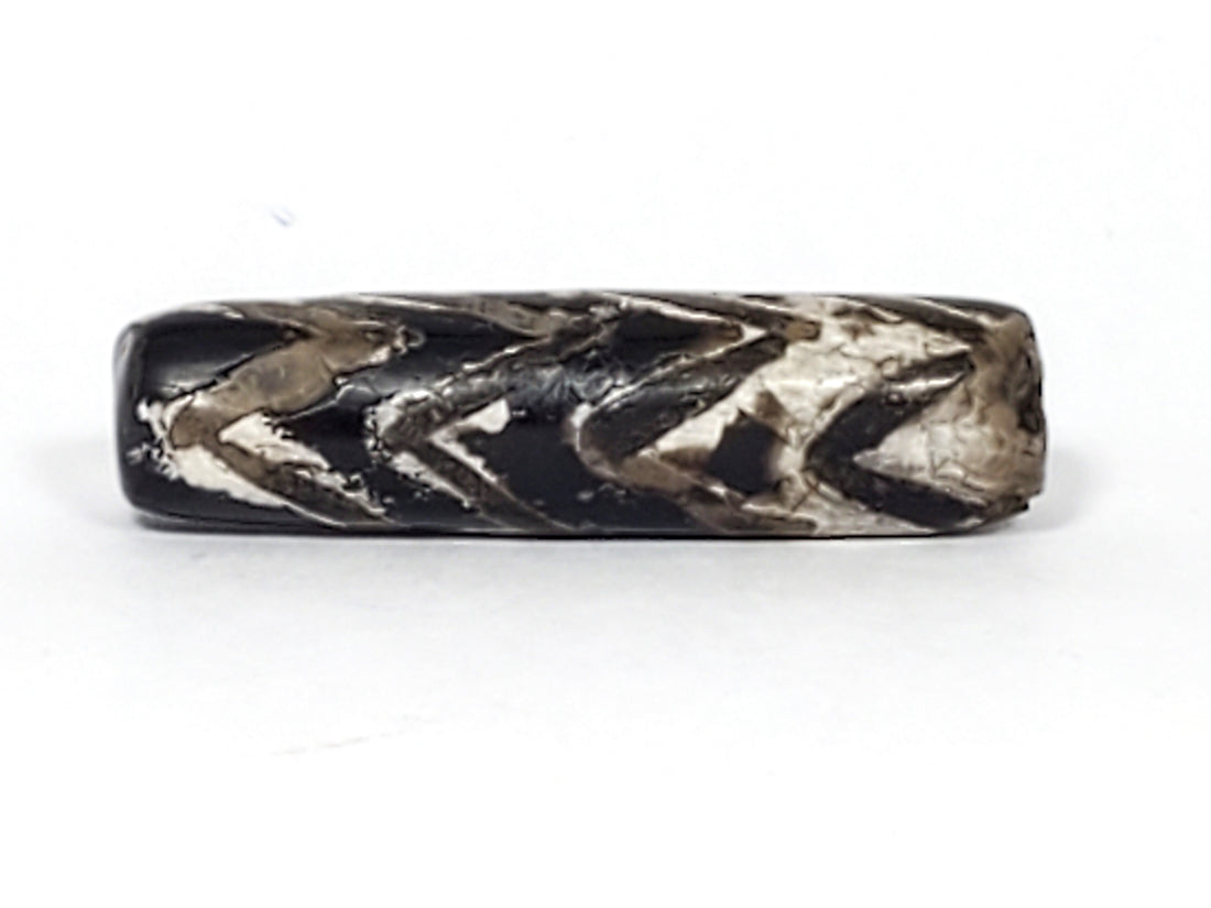 Ancient agate dzi bead showing deep chemical etching 1mm penetration authentic