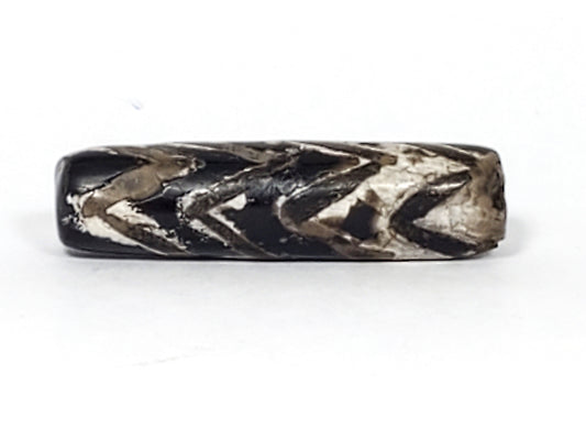 Ancient agate dzi bead showing deep chemical etching 1mm penetration authentic