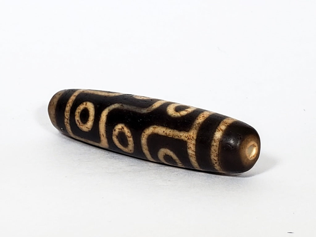 V-FA-062026-9E opposite lateral face, continuous eye meander