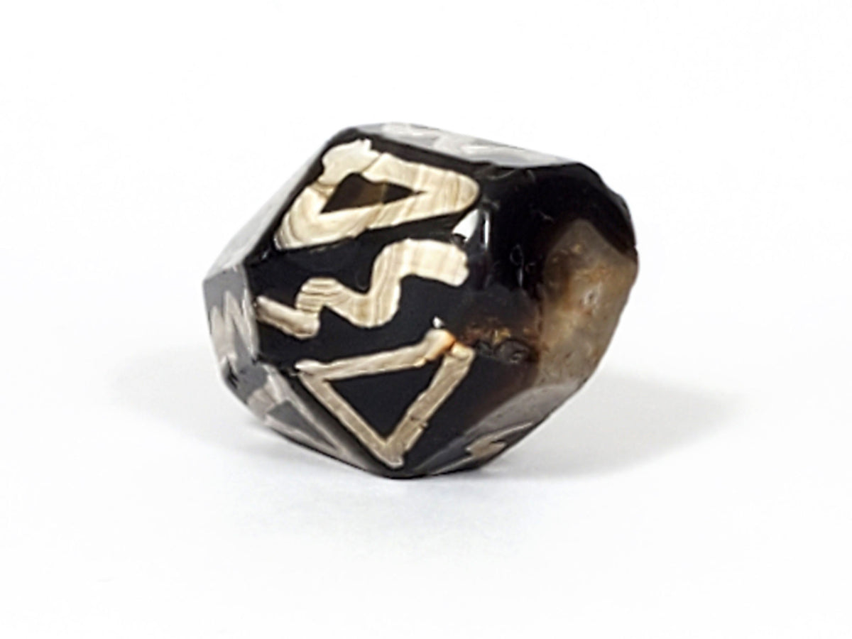 Ac-072222-OCD ancient octagonal tiger tooth wave dzi drill-end view pitch-black end cap drill hole unretouched