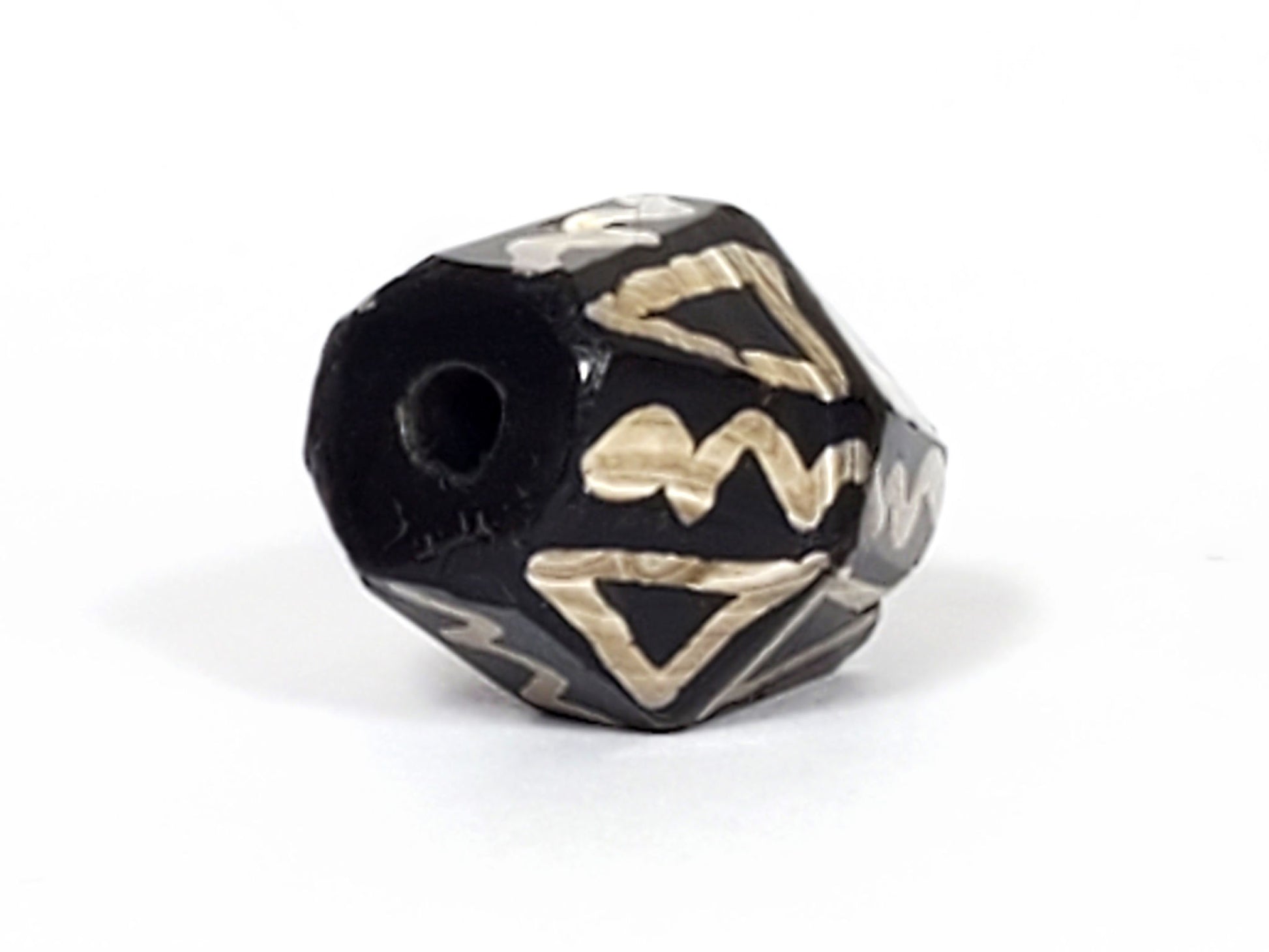 Ac-072222-OCD ancient octagonal tiger tooth wave dzi drill-end view pitch-black end cap drill hole unretouched