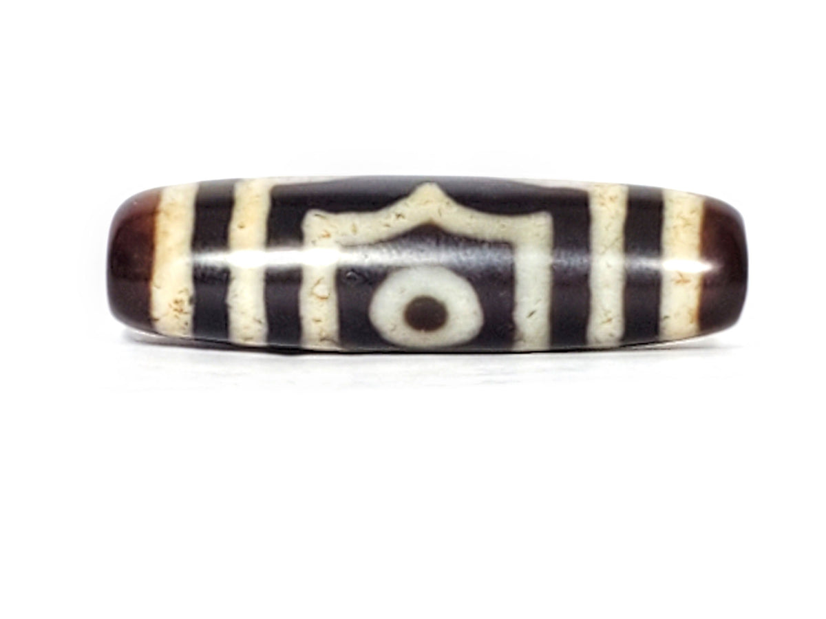 V-070226-3E dzi bead, single eye face with angular border, dark brown ground, unretouched.