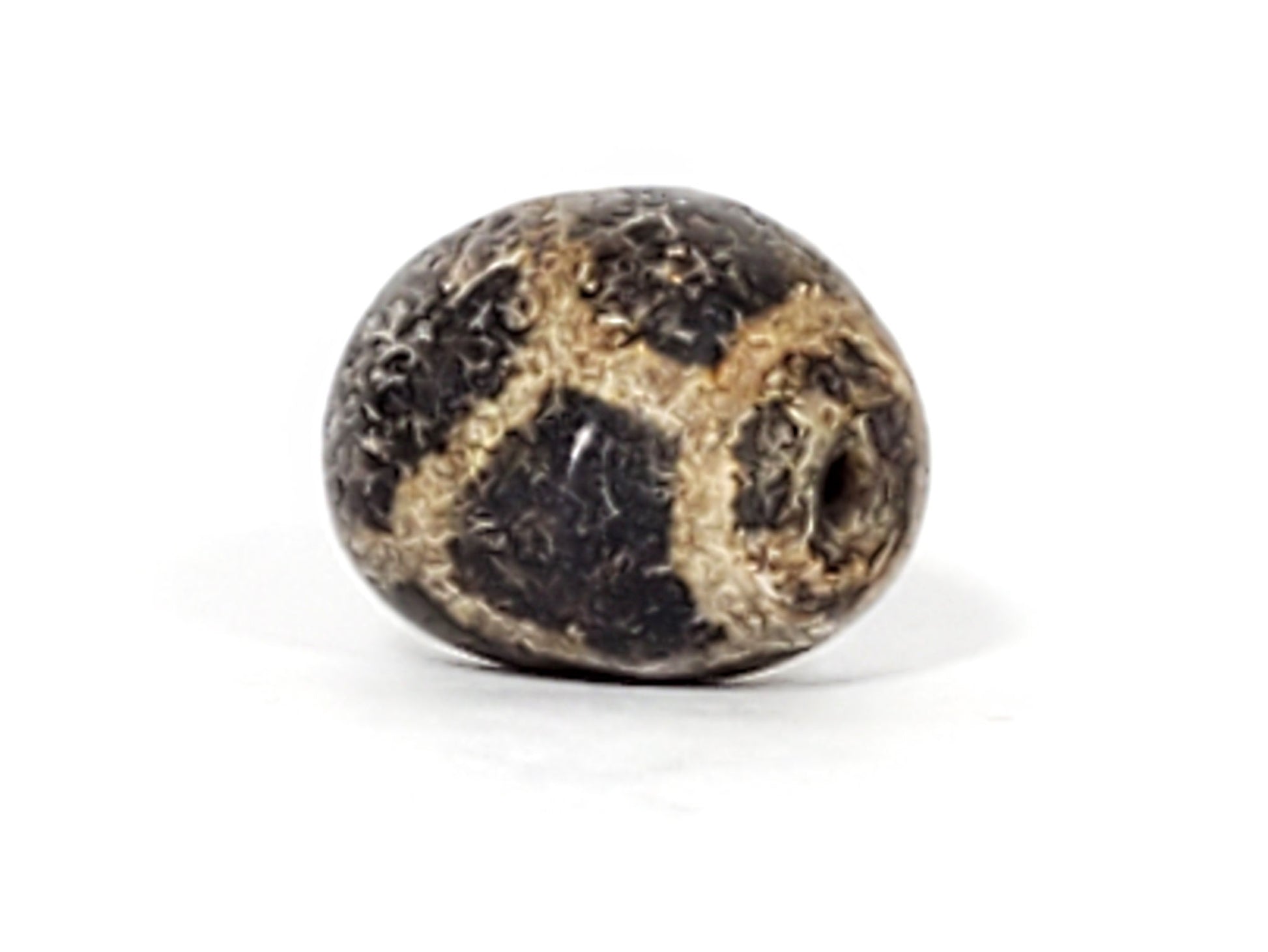 Fifth face of ancient Longevity Dzi bead — drill hole and cream-gold tortoise shell pattern, 15.9mm