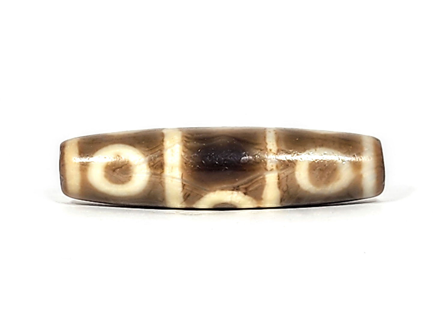 Second face of ancient Eight Eye Dzi — cream eye rings, dark centred eye, natural agate banding