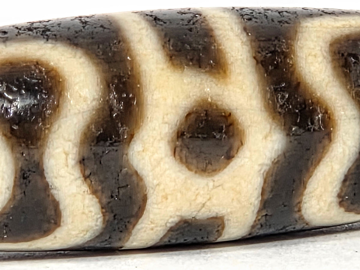 Ac-090626-GRDC3 ancient Guru Rinpoche Dharma Cap dzi macro central motif age crystallisation dark texture unretouched