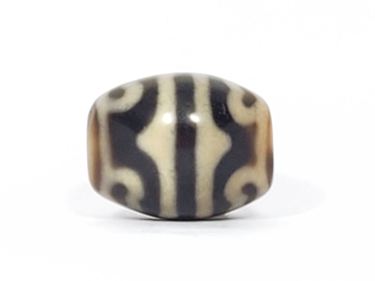 At-061826-RTTL Face A reversed, tiger tooth C-chevrons, natural agate pinhole disclosed upper left, unretouched