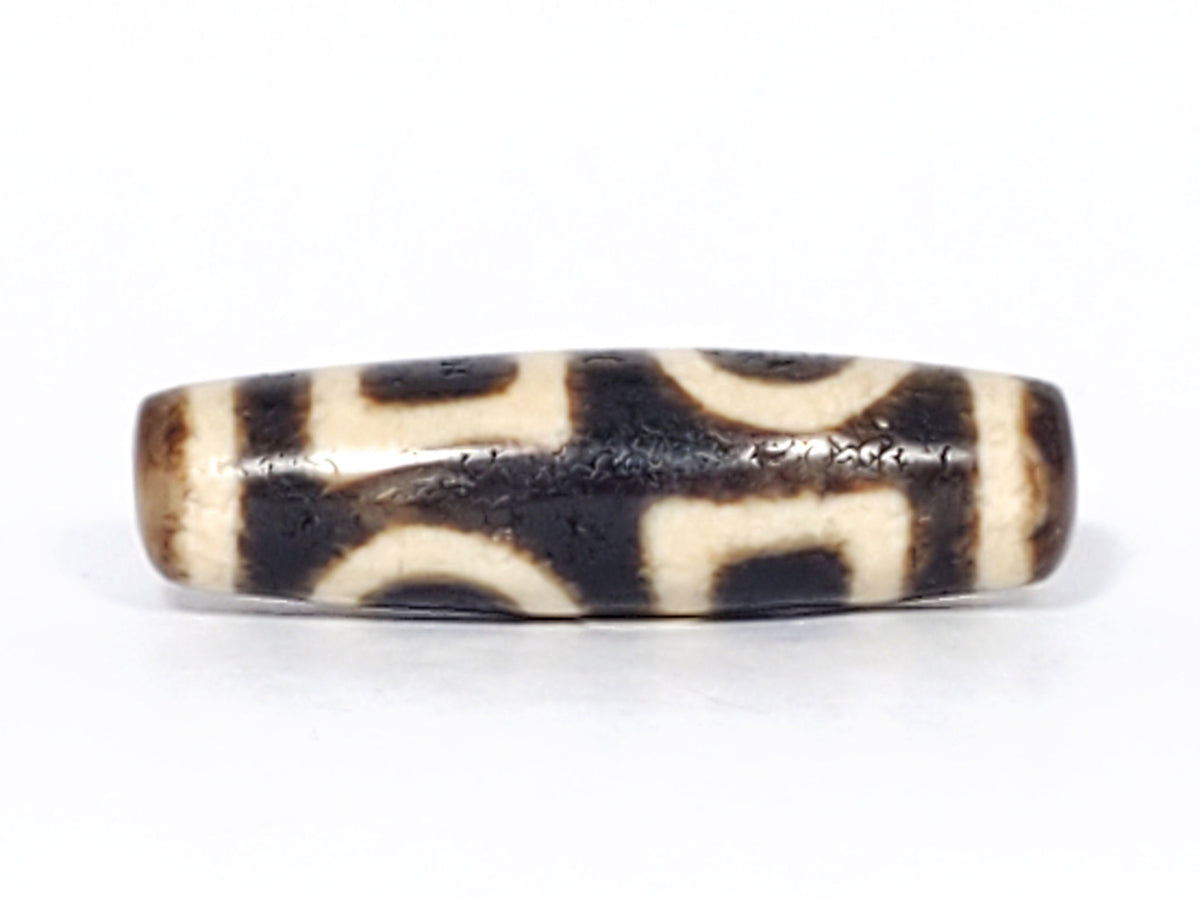 Ac-052523-DHE ancient double heaven earth dzi 36.2×10.8mm pitch-black, honey-brown tips, cream-white motif, unretouched
