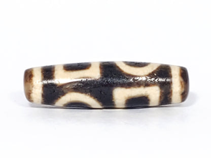 Ac-052523-DHE ancient double heaven earth dzi 36.2×10.8mm pitch-black, honey-brown tips, cream-white motif, unretouched