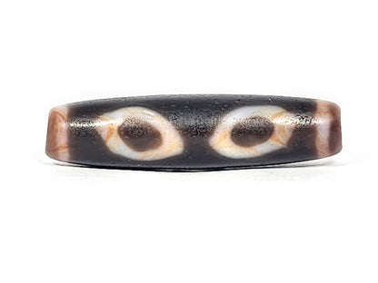 Ac-030525-3E Face B, single third eye with distinctive pale blue-grey inner zone, pitch-black ground, unretouched