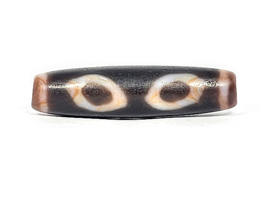 Ac-030525-3E Face B, single third eye with distinctive pale blue-grey inner zone, pitch-black ground, unretouched
