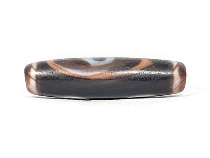 Ac-030525-3E upper connector face, warm honey-brown wave band on pitch-black ground, natural agate banding, unretouched