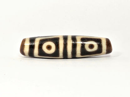 Ac-080425-4E Face B, interlocking S-curve key-fret meander, cream-white on dark warm brown ground, unretouched