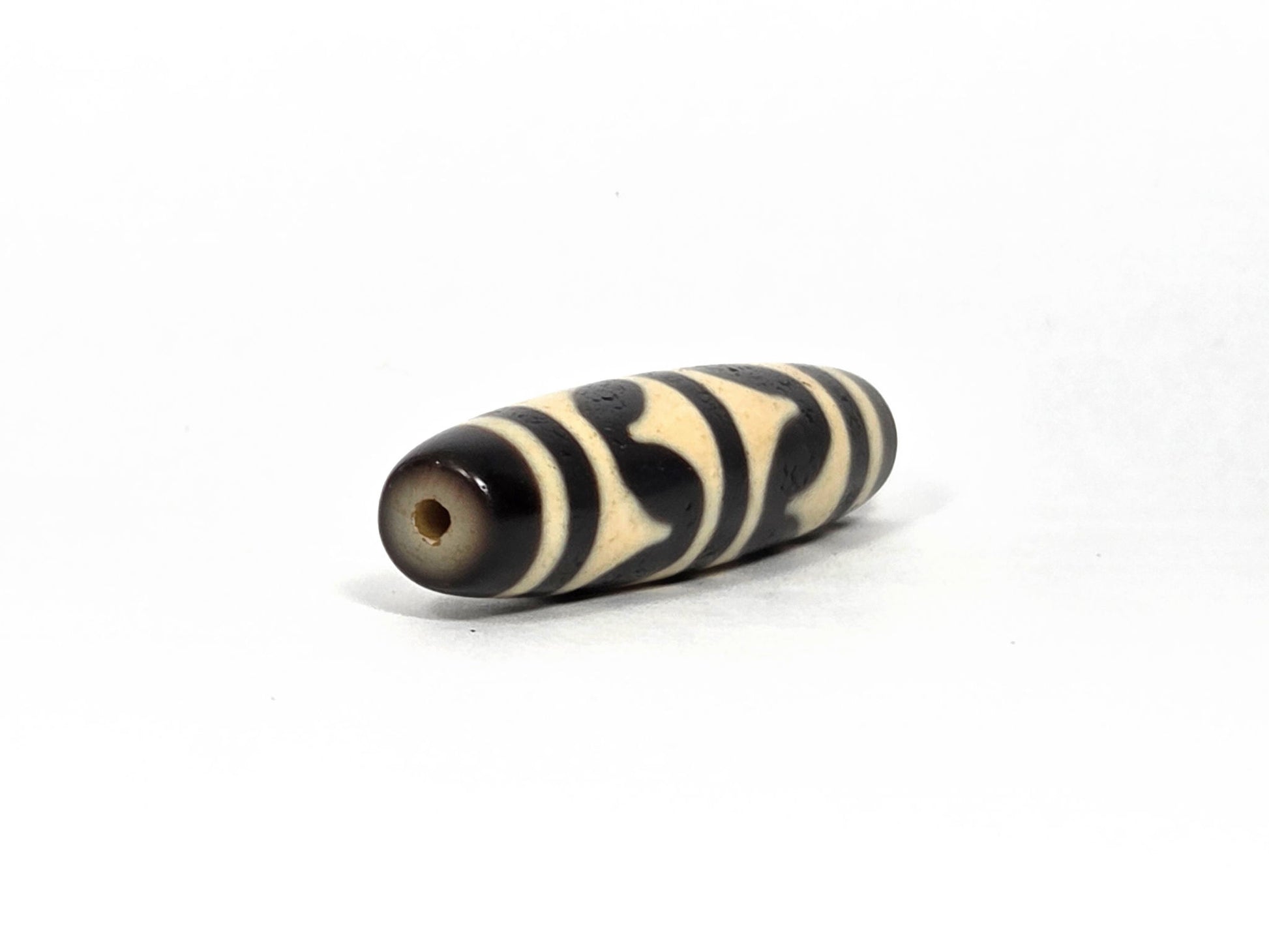 At-090226-DW9 antique double wave dzi dark brown black agate angled opposite drill end detail, unretouched