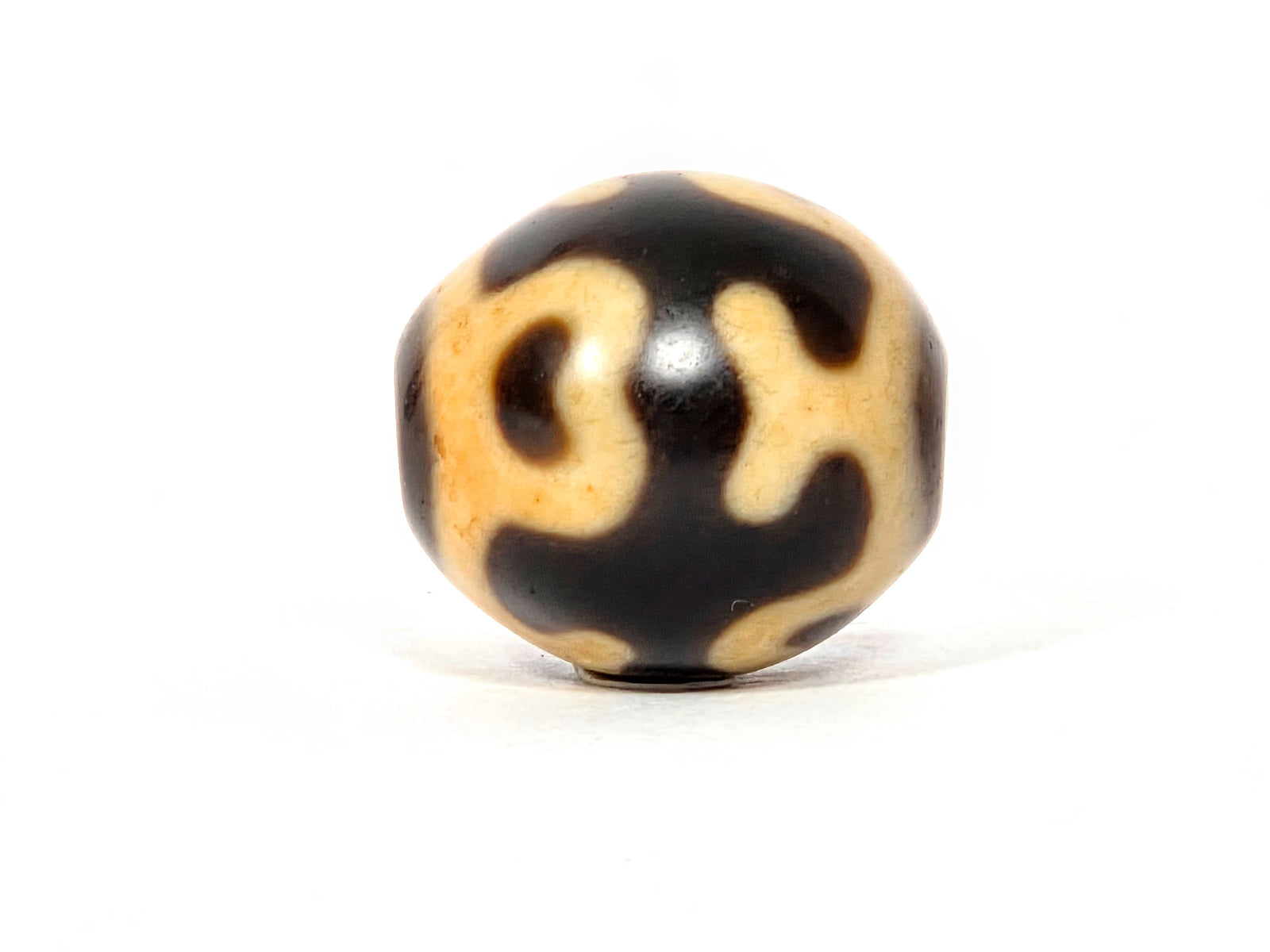 Antique Tibetan Round Dzi Bead featuring Treasure Vase & Four Eye Lotus Motif (110525)