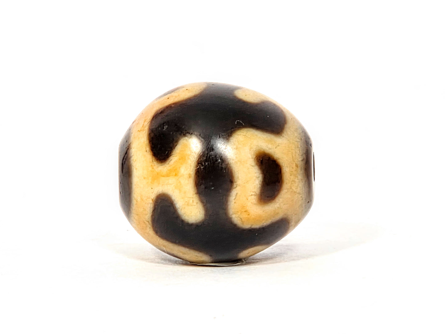 Antique Tibetan Round Dzi Bead featuring Treasure Vase & Four Eye Lotus Motif (110525)