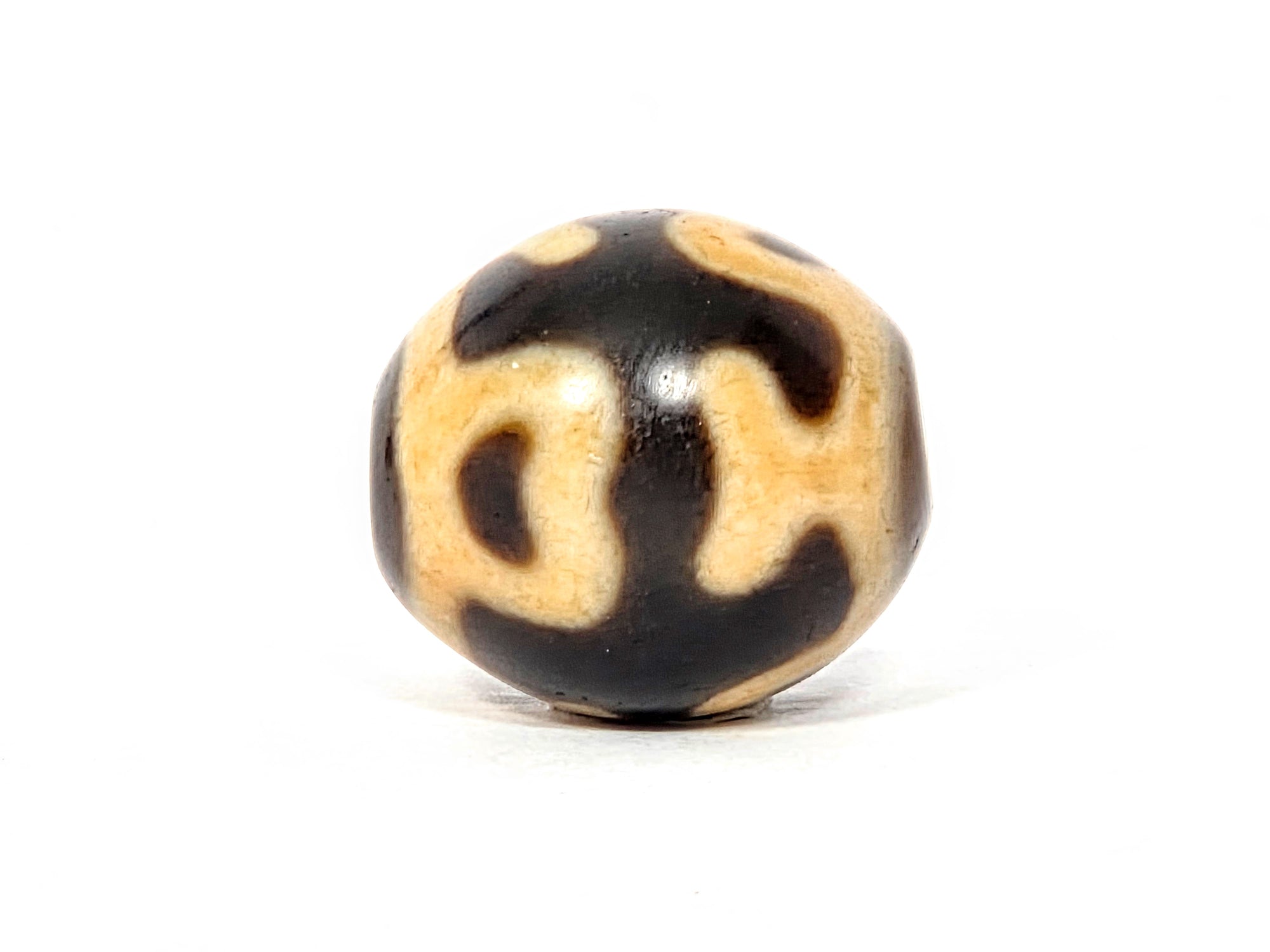 Antique Tibetan Round Dzi Bead featuring Treasure Vase & Four Eye Lotus Motif (110525)