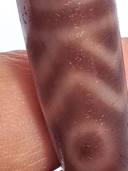 Antique Six Eye & Tiger Tooth Motif Dzi with Bloodspots