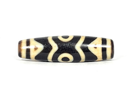 At-061926-3ETT Face A, closed ring eye, tiger tooth chevrons, pitch-black agate, 46.2×12.9mm, unretouched