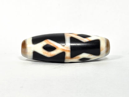 At-062126-6DE dzi bead, angled side profile, black ground and white dividers, unretouched