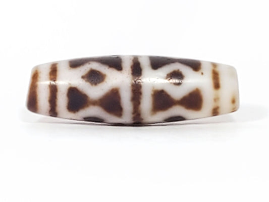 At-082524-DS antique diamond spear agate dzi 40.5x13.1mm Face C open diamond centres cream-white agate unretouched