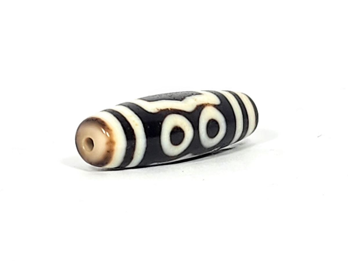 At-061926-4EEG Face A, two closed concentric ring eyes, pitch-black agate, cream-white motif, unretouched