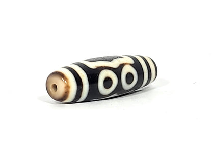 At-061926-4EEG Face A, two closed concentric ring eyes, pitch-black agate, cream-white motif, unretouched