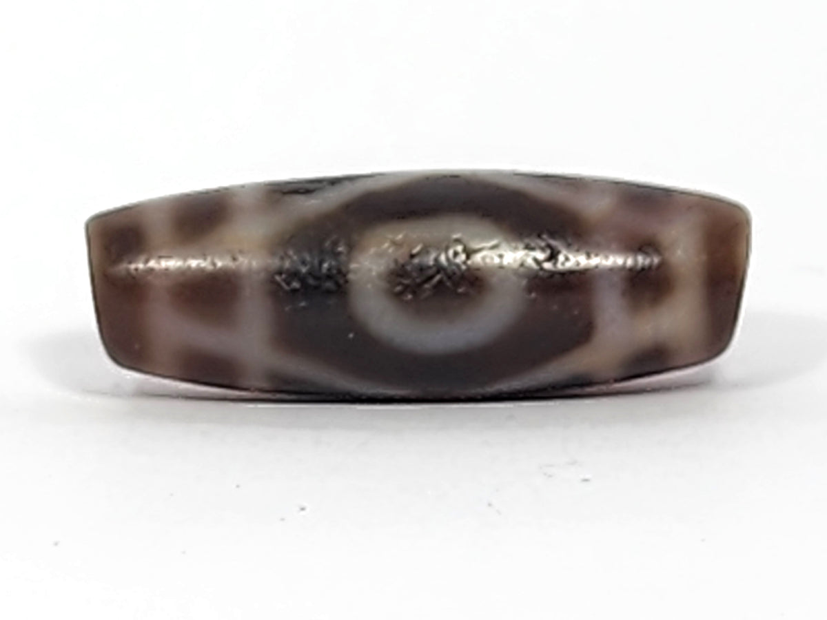 Antique two-eye dzi bead agate brown white oval elongated bloodspots patina silver mount collectible Tibetan
