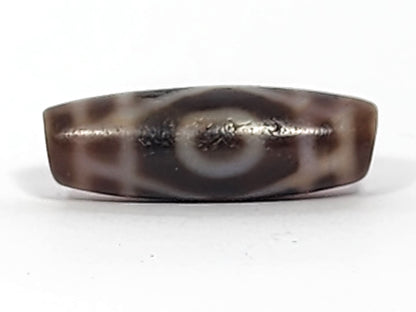 Antique two-eye dzi bead agate brown white oval elongated bloodspots patina silver mount collectible Tibetan