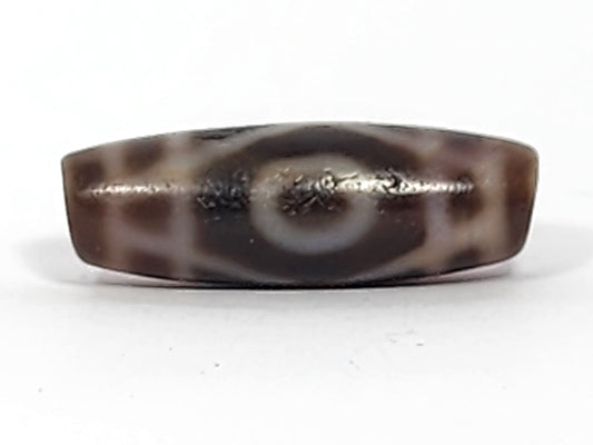 Antique two-eye dzi bead agate brown white oval elongated bloodspots patina silver mount collectible Tibetan