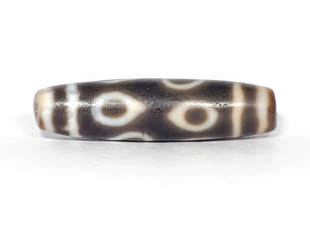Ac-061926-DC4E eye face B, two closed ring eyes, diffuse cream-white rings, warm agate interiors, unretouched