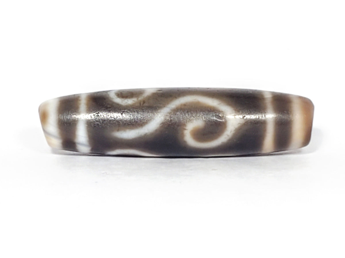Ac-061926-DC4E macro microscope, golden-yellow cinnabar bloodspot micro-dots in cream zone, unretouched