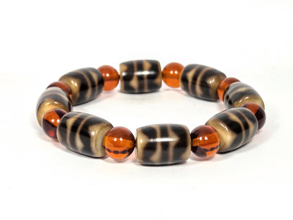 wear double wave dzi to have good luck. amber beads amplify the energy.