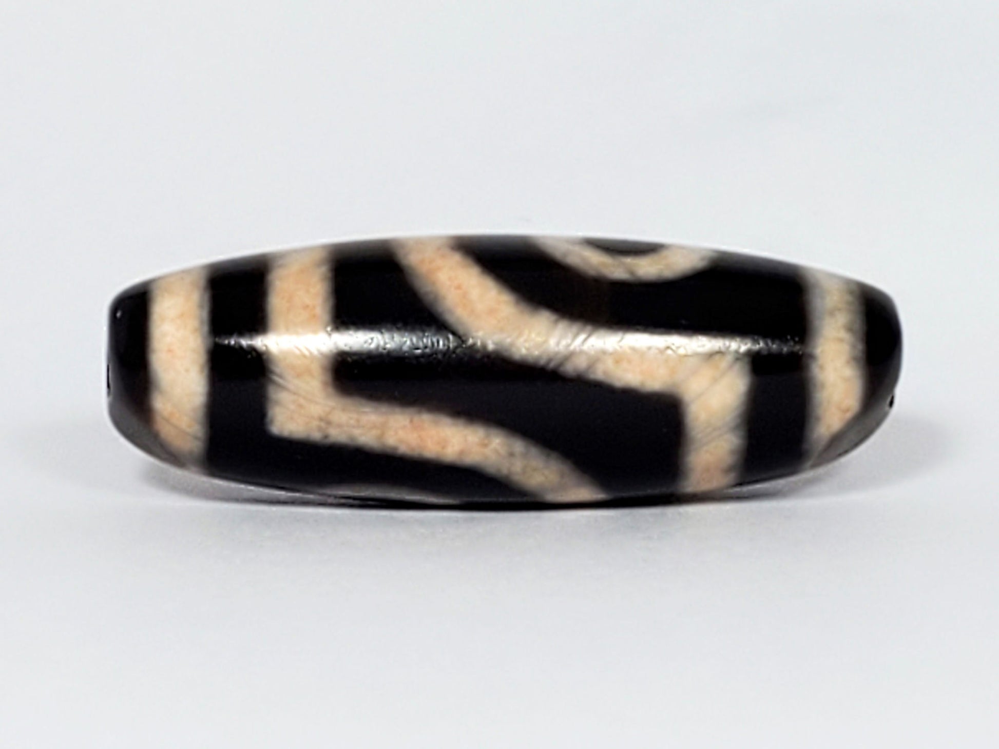 N-062426-2E new two eye dzi 37.7x13.0mm Face D angular connector warm peach-cream lines pitch-black ground unretouched