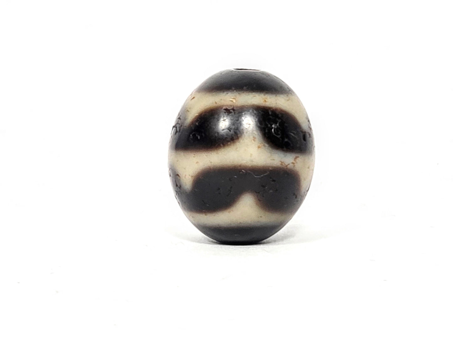 V-062926-DW front face, very dark brown ground cream double wave motif, 20.8×17.7mm vintage Taiwan agate, unretouched