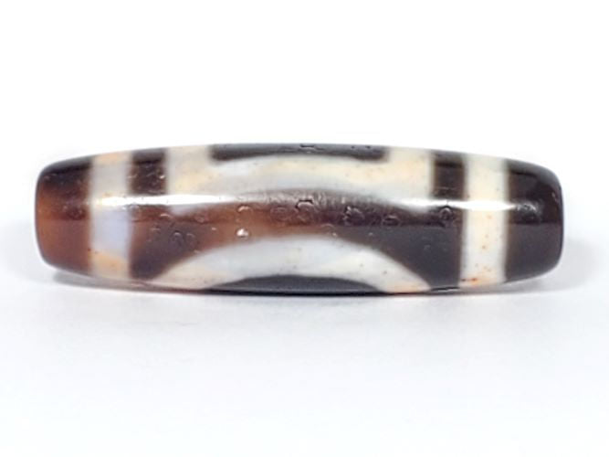 V-082123-HEBS Heaven & Earth dzi bead, fourth face angle, warm ivory cream zones against dark brown ground, unretouched