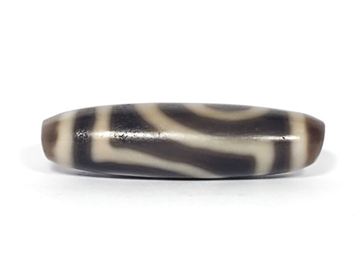 Ac-071026-TWE3 ancient two eye dzi charcoal grey-brown agate face D flat cross-section softer contrast unretouched