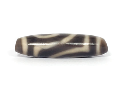 Ac-071026-TWE3 ancient two eye dzi charcoal grey-brown agate face B connecting lines between eyes unretouched