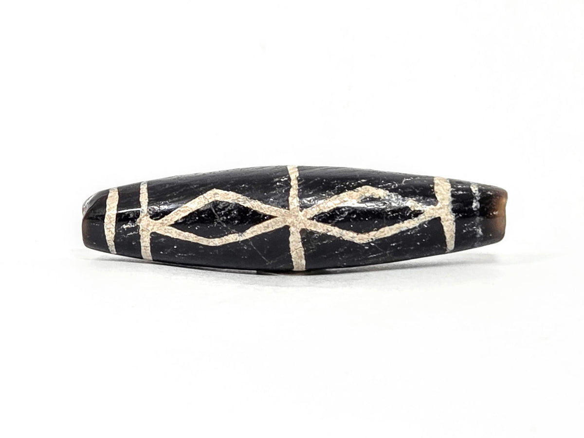 Ac-062426-3DS ancient three diamond spear agate dzi 49.1x12.2mm Face A linked diamond pair deep dark ground unretouched