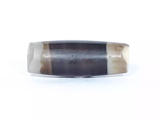 side view of ancient single stripe chung dzi. 