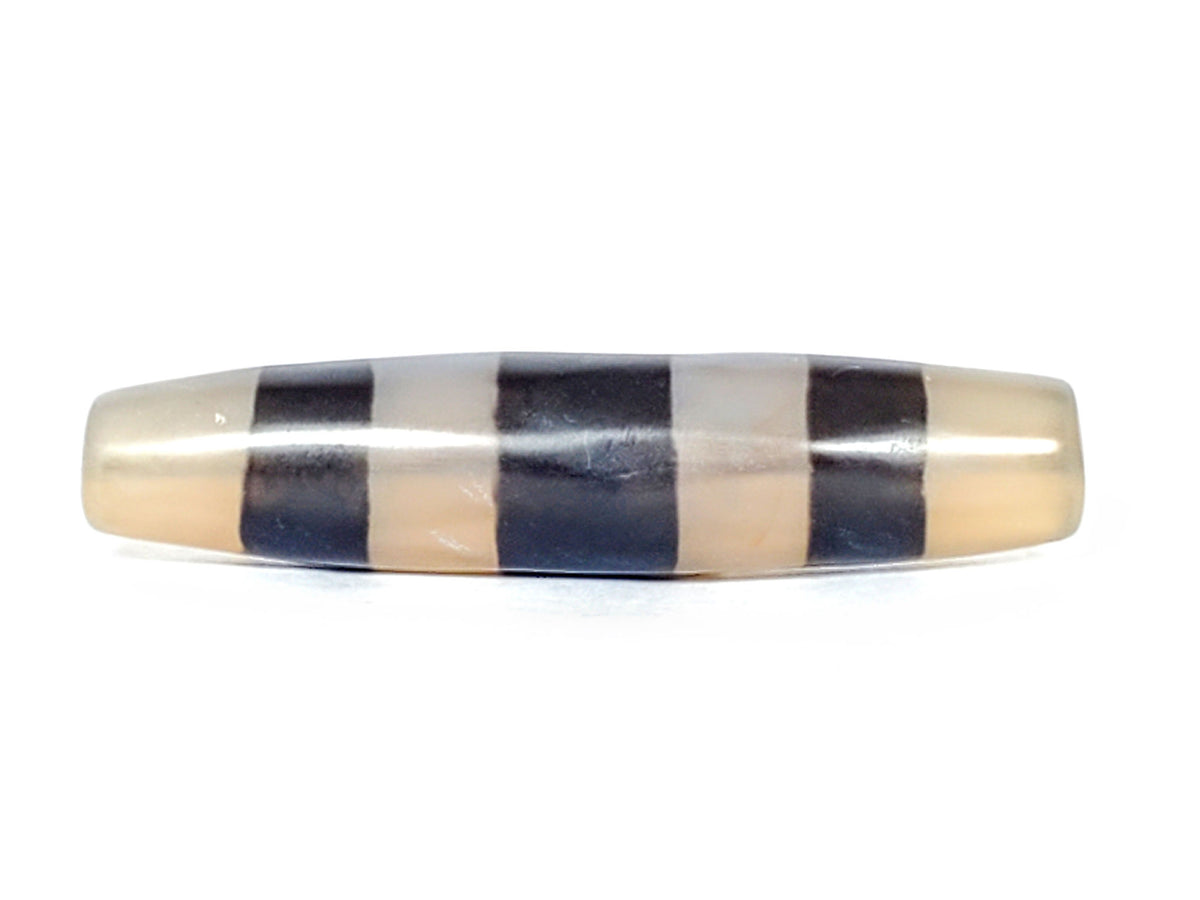 Ac-061426-5SChung ancient Cho dzi 措思天珠, Face C, diffused light through milky translucent agate, unretouched