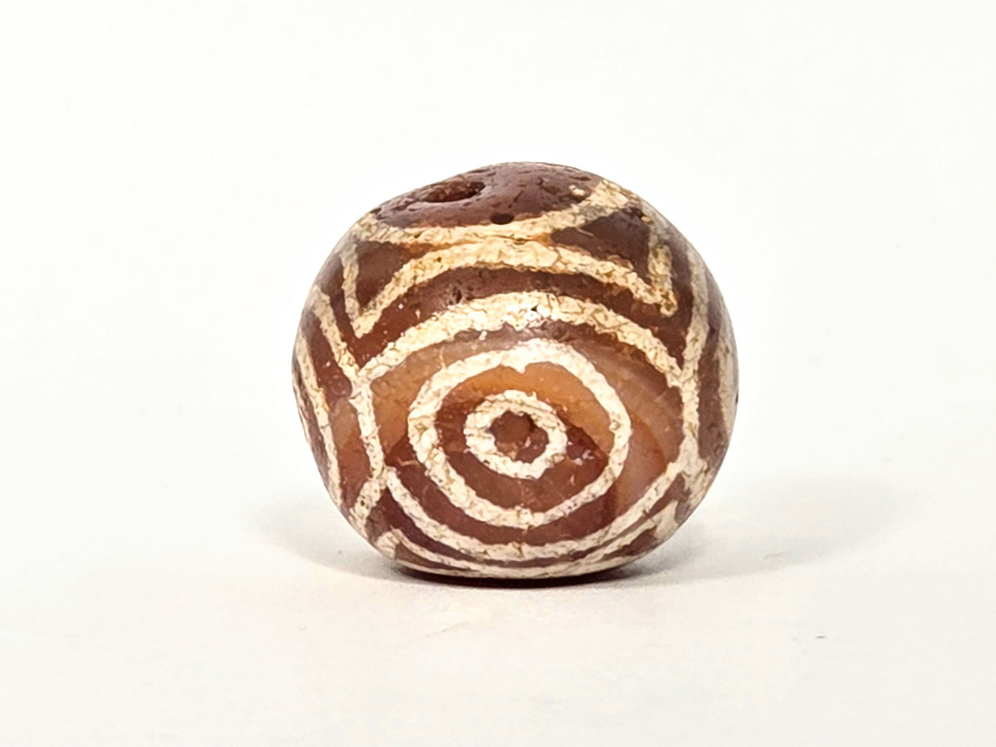 Ac-060126-4EHG, Face B closed concentric eye, three rings, chestnut-brown carnelian, crystalline white etching, unretouched