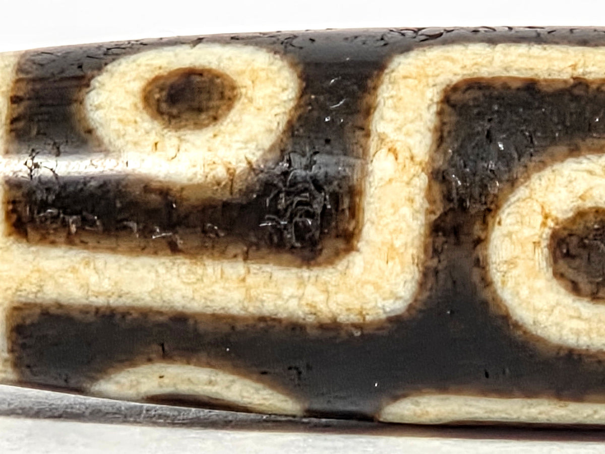 Ac-091626-9E ancient nine eye dzi macro S-curve connector eye ring aged surface dark craquelure unretouched