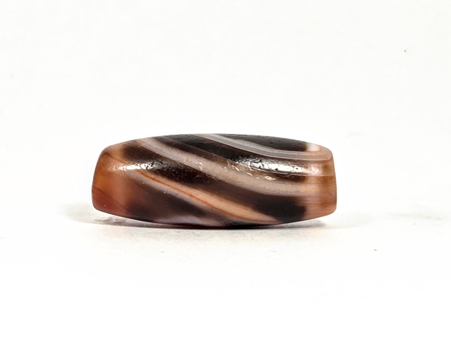 Ac-090326-2E ancient two eye dzi reddish-brown agate 90-degree turn diagonal banding, unretouched