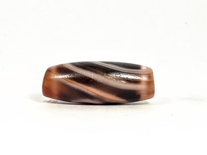Ac-090326-2E ancient two eye dzi reddish-brown agate 90-degree turn diagonal banding, unretouched