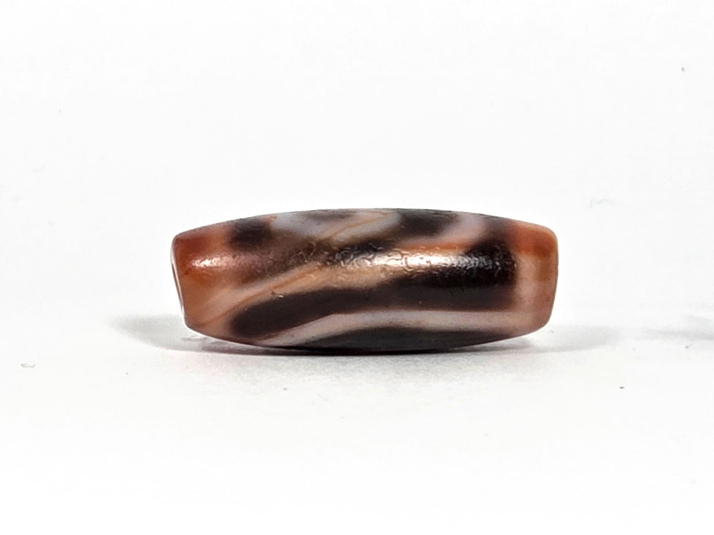 Ac-090326-2E ancient two eye dzi reddish-brown agate opposite 90-degree turn flowing banding, unretouched