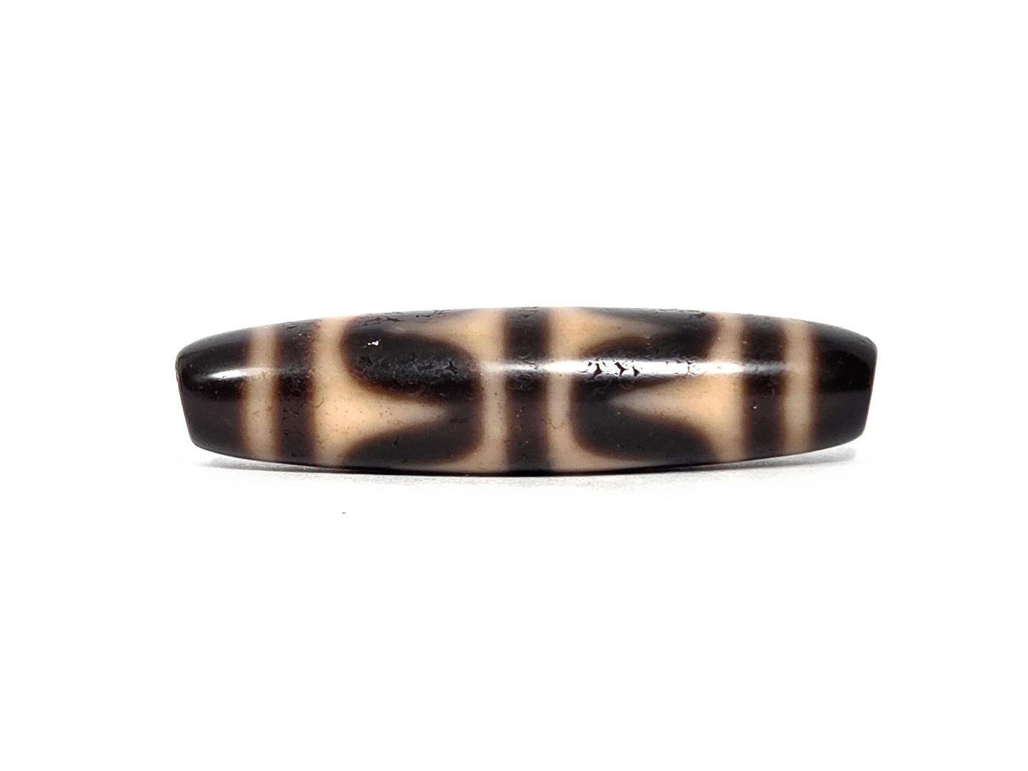 At-090226-DW6 antique double wave dzi 49.4×11.8mm dark agate, face A cream wave arcs, unretouched