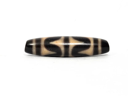 At-090226-DW7 antique double wave dzi 48.8×12.1mm black agate face A cream-dominant wave, unretouched